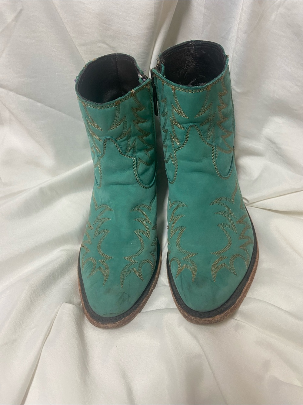 Liberty Black Turquoise Embroidered
Western Ankle Boots Sz 8